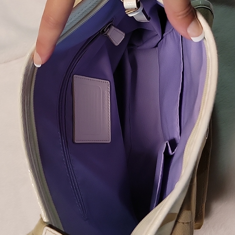 Coach Purse 👛 - Picture 5 of 13